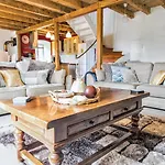 Holiday home Charming Country Getaway, Balcony, Views, Office *