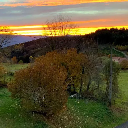 펜션 Charming Country Getaway, Balcony, Views, Office Le Monestier