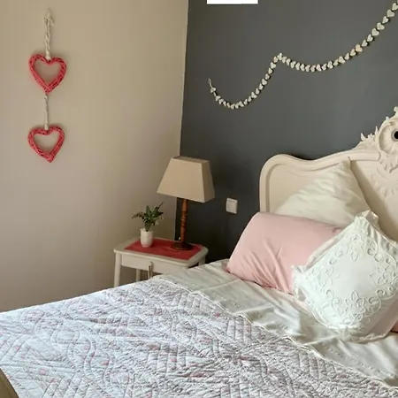 Charming Country Getaway, Balcony, Views, Office *